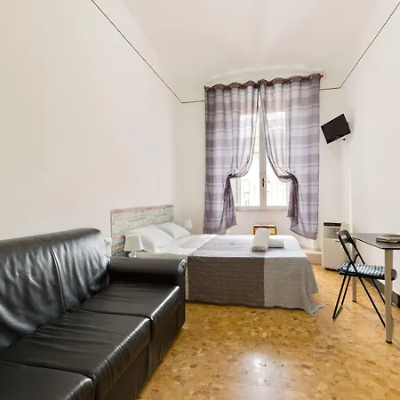 Bed & Breakfast Beb Domus Arbenzio San Giovanni 4*