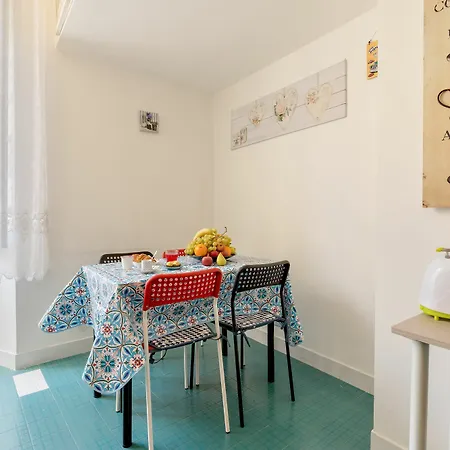 Beb Domus Arbenzio San Giovanni Oda ve Kahvaltı Roma